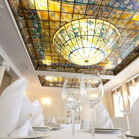 Palace Del Mar