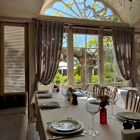 Palace Del Mar מלון 5*