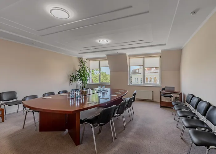 Palace Del Mar מלון 5*