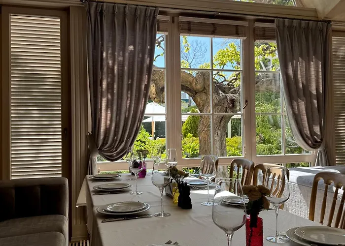 Palace Del Mar מלון 5*