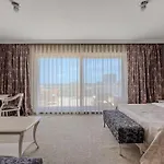 Palace Del Mar