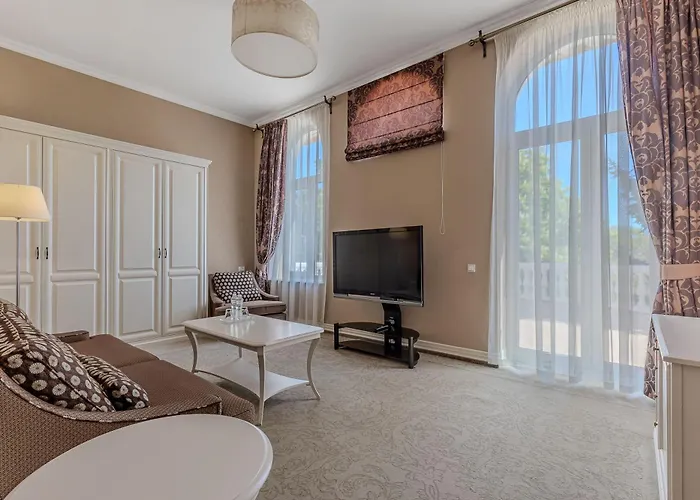 Palace Del Mar Hotel