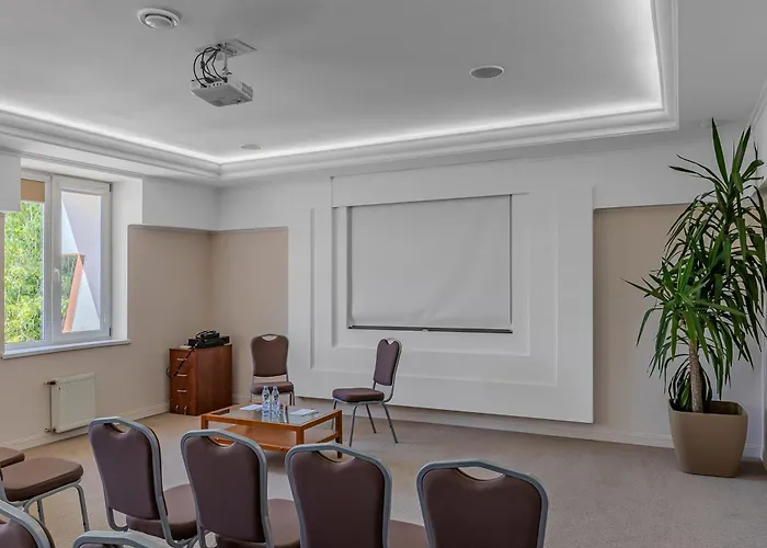 Palace Del Mar Hotel